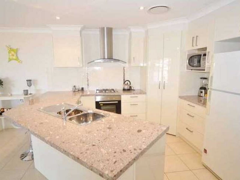 11 Blackheath Drive, Pacific Pines QLD 4211