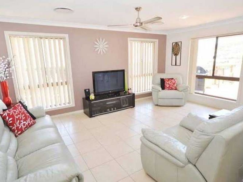 11 Blackheath Drive, Pacific Pines QLD 4211