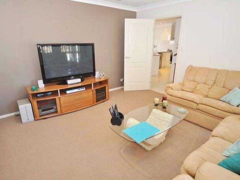 11 Blackheath Drive, Pacific Pines QLD 4211