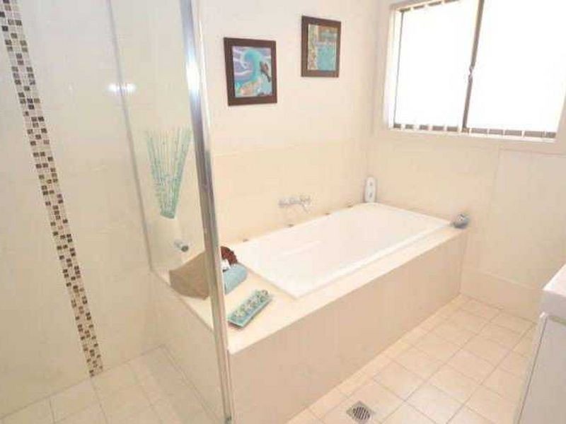 11 Blackheath Drive, Pacific Pines QLD 4211