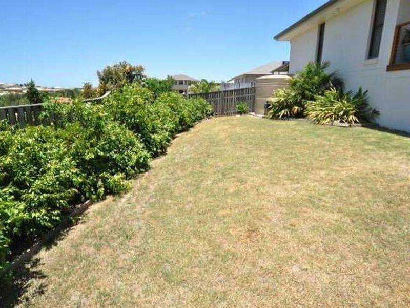 11 Blackheath Drive, Pacific Pines QLD 4211