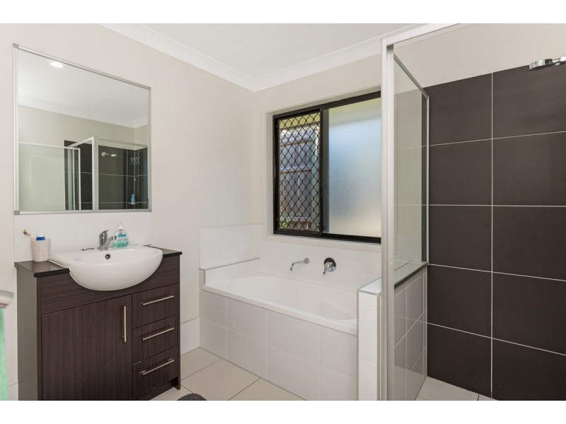 16 Mieka Crescent, Pimpama QLD 4209