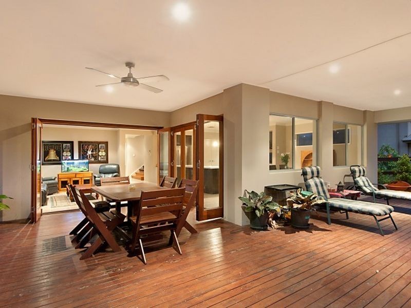 9 Meadow Court, Maudsland QLD 4210