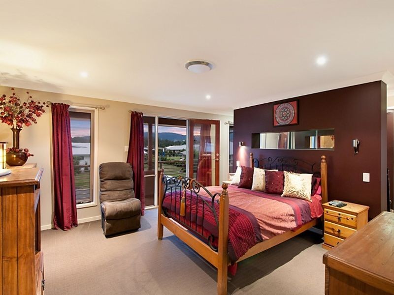 9 Meadow Court, Maudsland QLD 4210