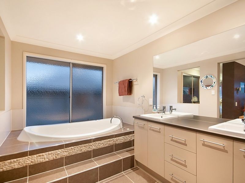 9 Meadow Court, Maudsland QLD 4210