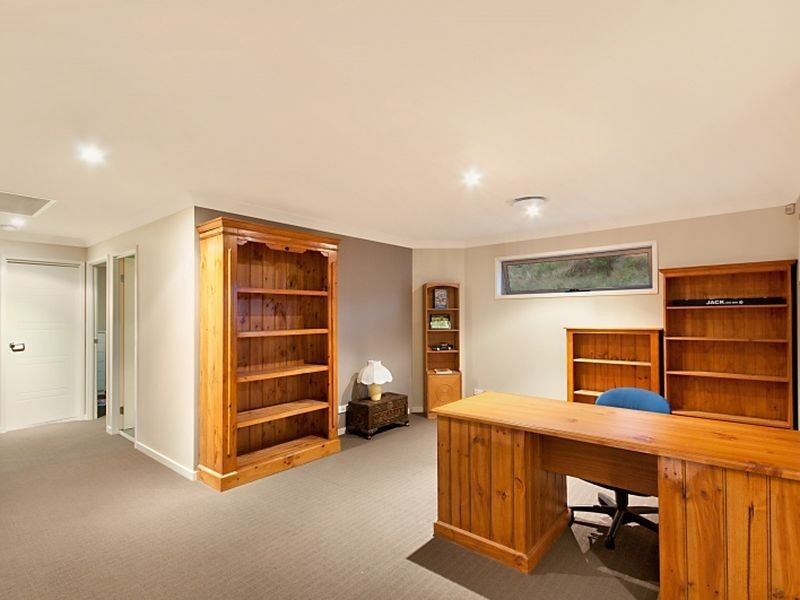 9 Meadow Court, Maudsland QLD 4210