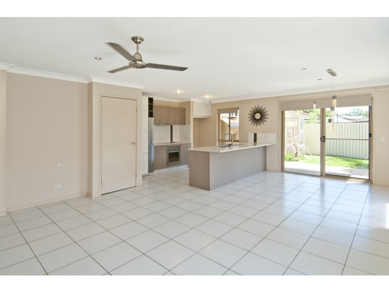 2/36 Armani Avenue, Pimpama QLD 4209