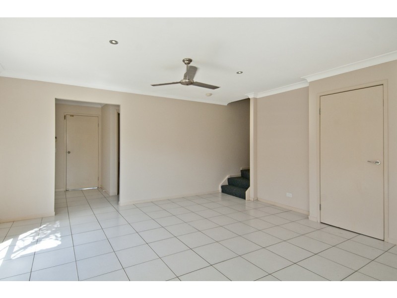 2/36 Armani Avenue, Pimpama QLD 4209