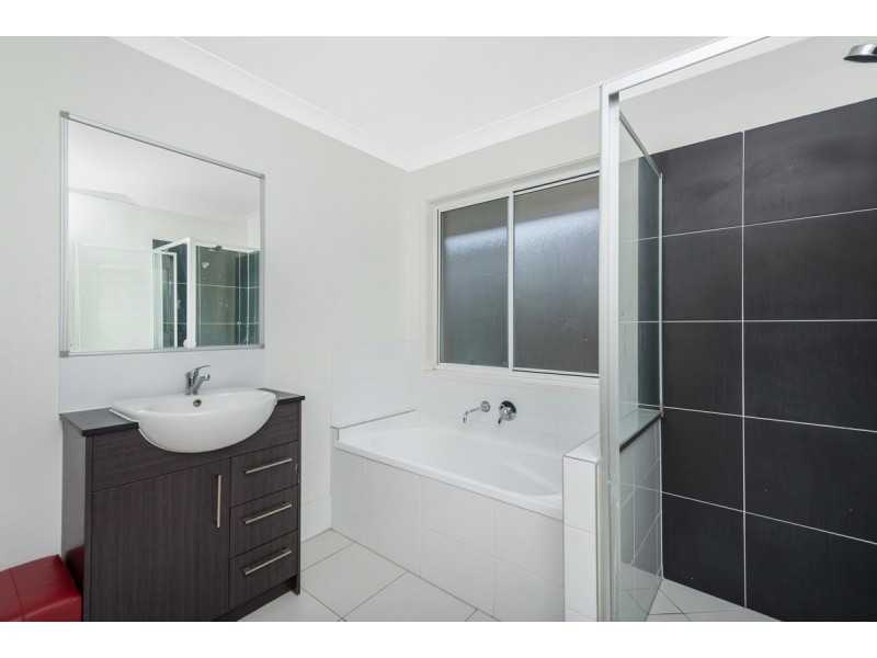 14 Mieka Crescent, Pimpama QLD 4209