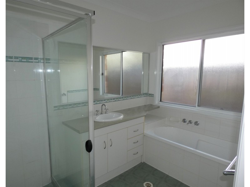 4 Dahlia Crescent, Ormeau QLD 4208