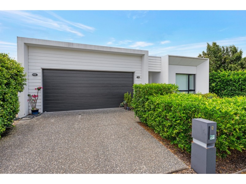 5 Doherty Drive, Pimpama QLD 4209
