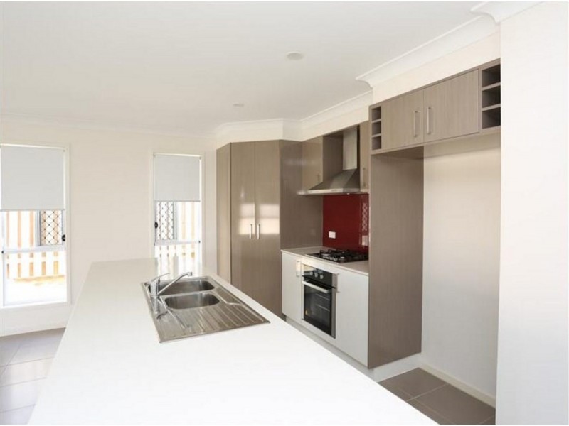 8 Stairway Street, Coomera QLD 4209