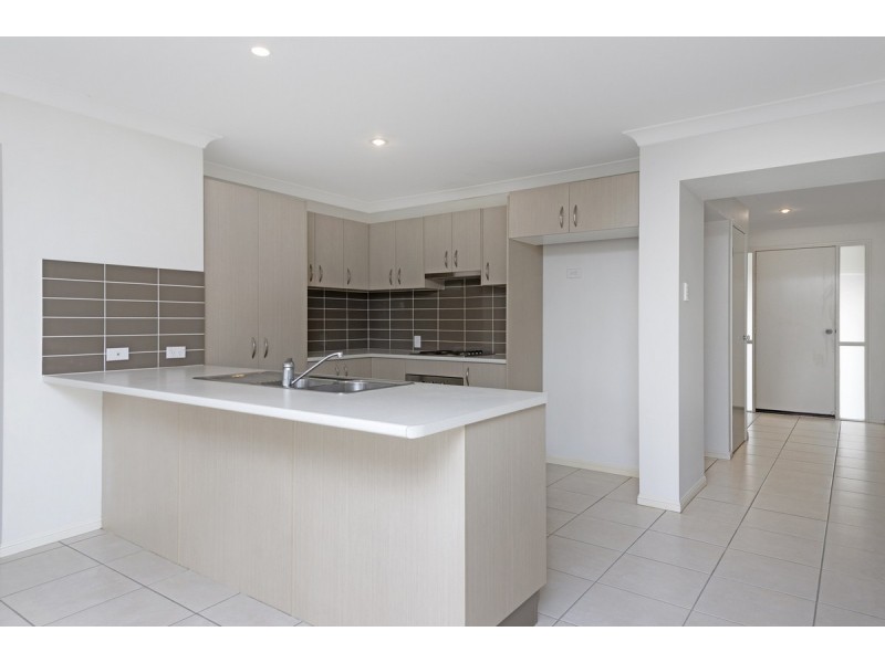 7 Dunraven Drive, Pimpama QLD 4209