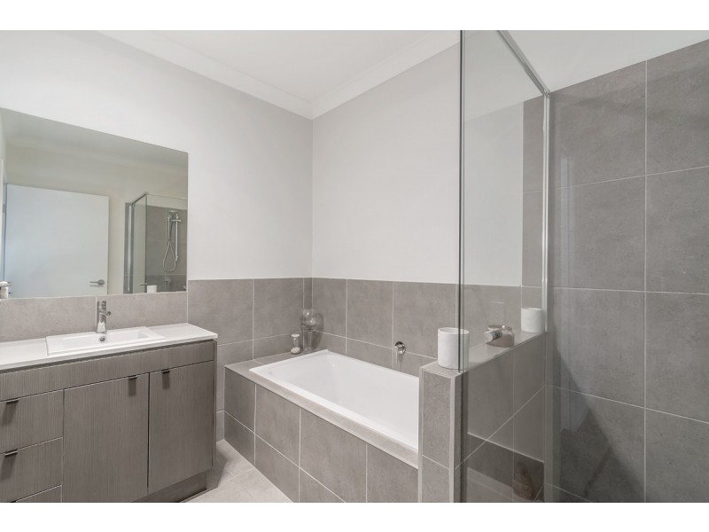 2/31 Gatina Crescent, Coomera QLD 4209