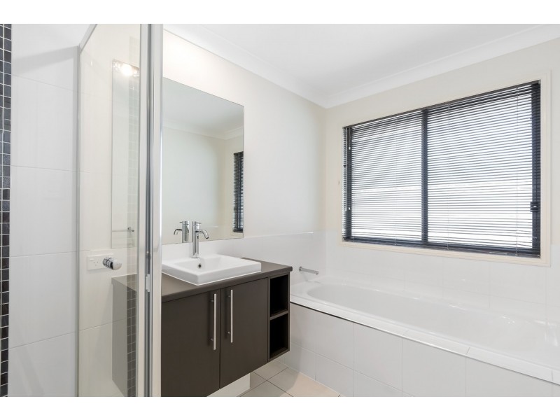 11 Seawind Road, Coomera Waters QLD 4209