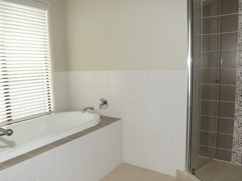 42 Ceil Circuit, Coomera Waters QLD 4209