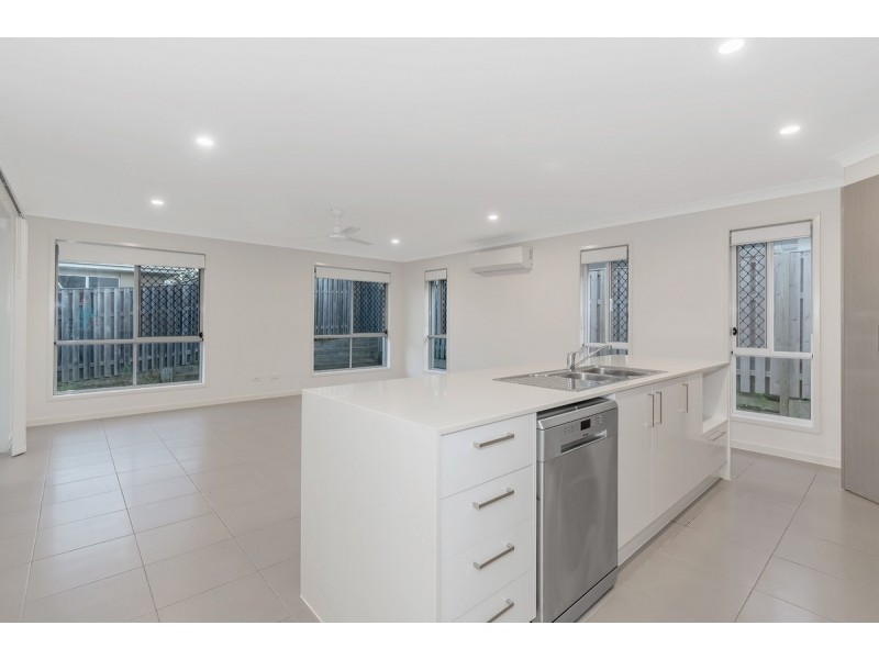 8 Stairway Street, Coomera QLD 4209