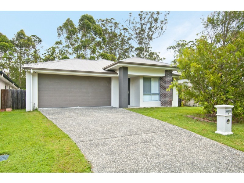 8 Darling Close, Pacific Pines QLD 4211