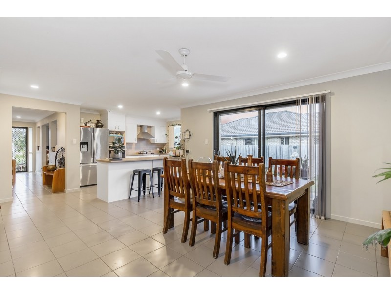 12 Pinegrove Street, Morayfield QLD 4506