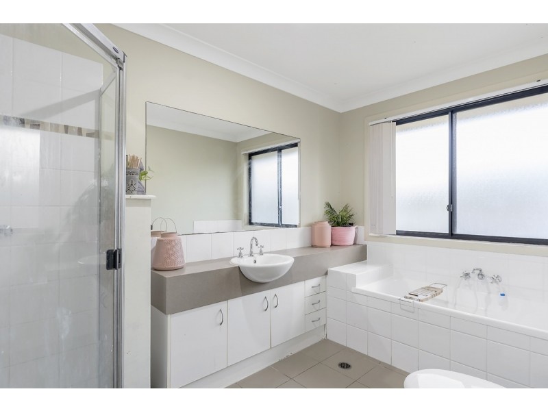 12 Pinegrove Street, Morayfield QLD 4506
