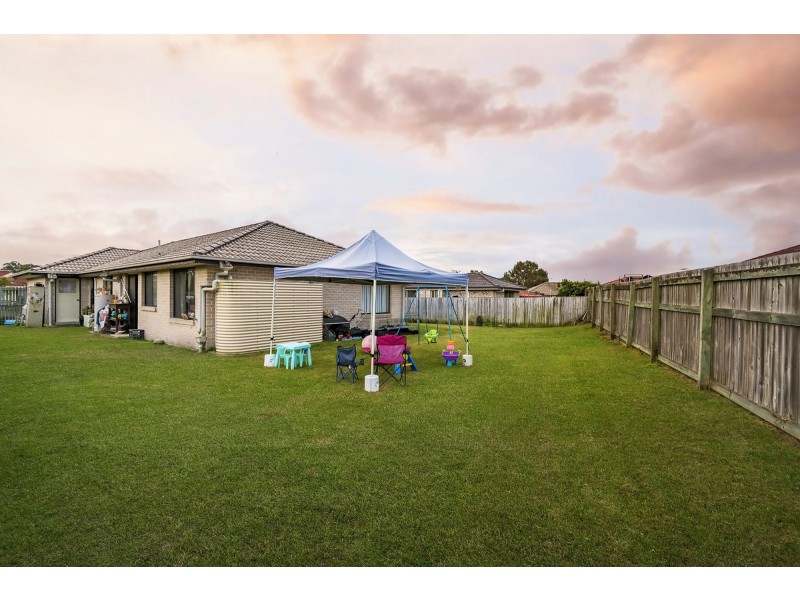 12 Pinegrove Street, Morayfield QLD 4506
