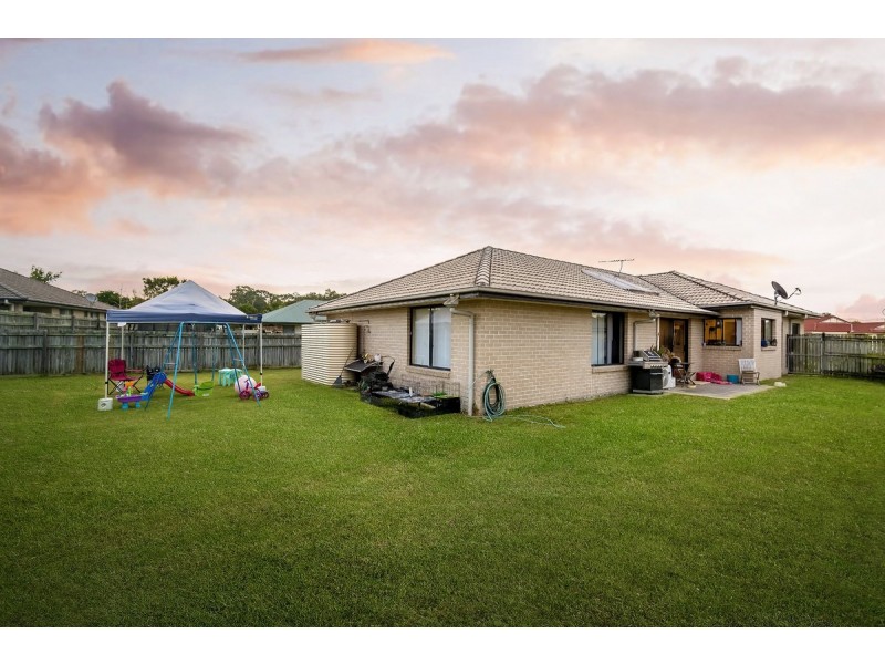 12 Pinegrove Street, Morayfield QLD 4506