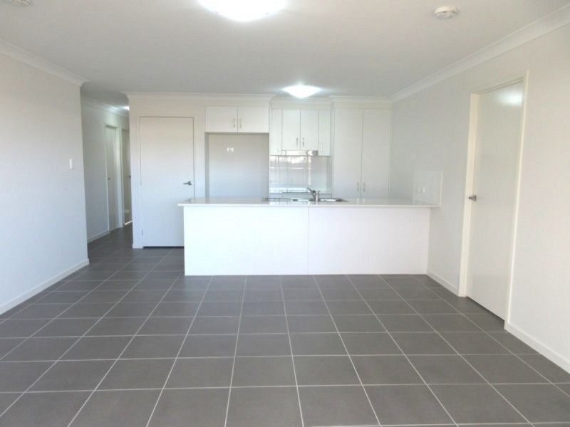 1/2 Milbrook Crescent, Pimpama QLD 4209