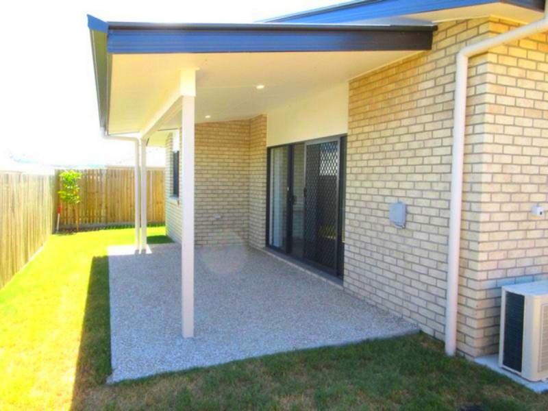 1/2 Milbrook Crescent, Pimpama QLD 4209