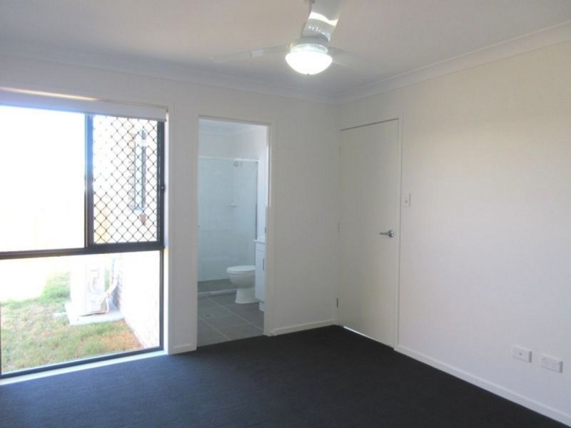 1/2 Milbrook Crescent, Pimpama QLD 4209