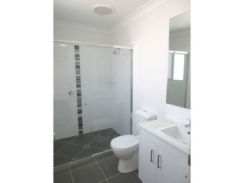 1/2 Milbrook Crescent, Pimpama QLD 4209