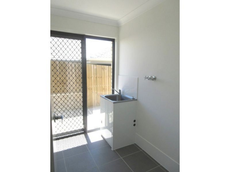 1/2 Milbrook Crescent, Pimpama QLD 4209