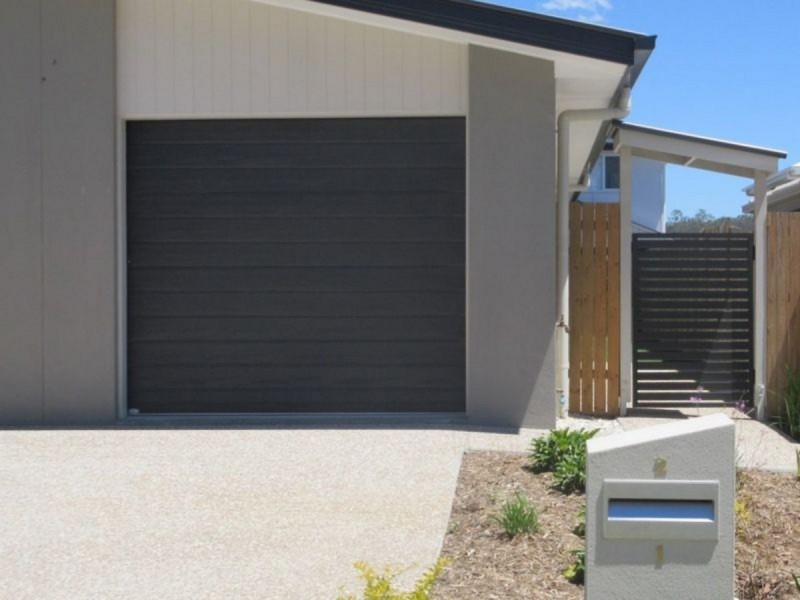 1/2 Milbrook Crescent, Pimpama QLD 4209