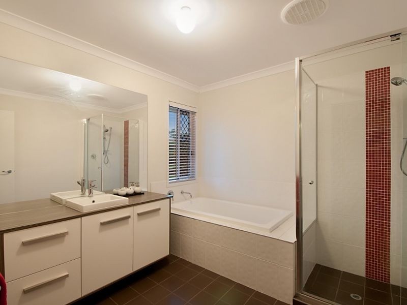 10 Mountain View Crest, Mount Nathan QLD 4211