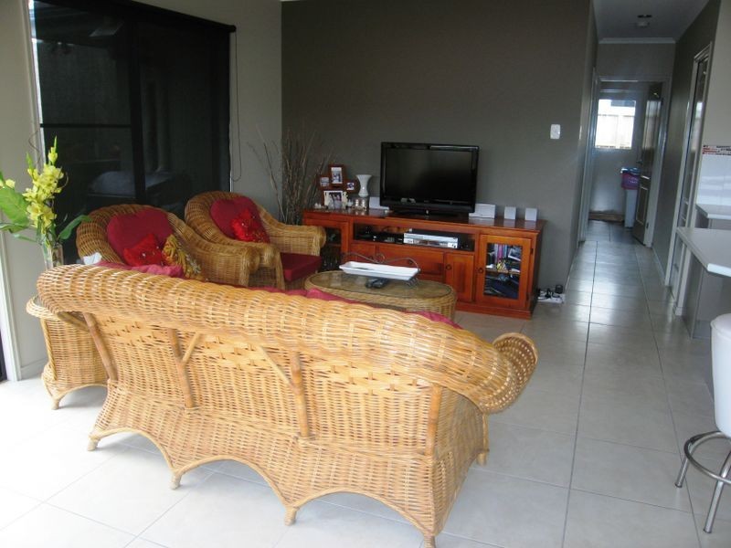 27 Treeline Circuit, Upper Coomera QLD 4209