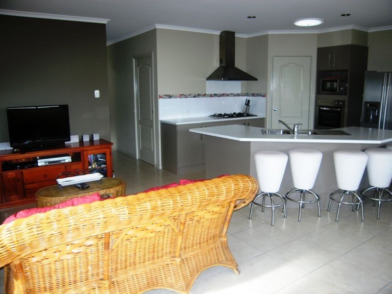 27 Treeline Circuit, Upper Coomera QLD 4209
