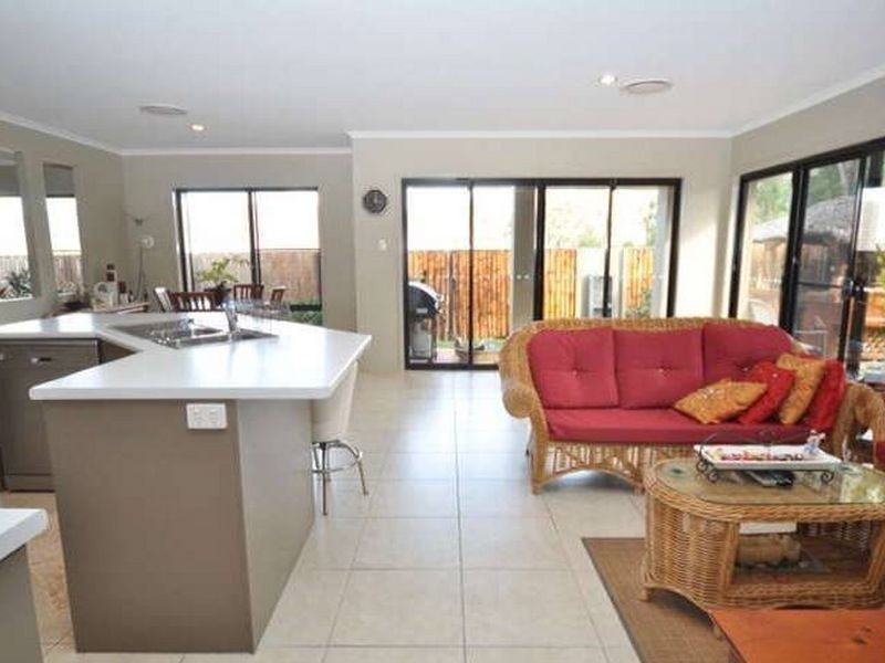 27 Treeline Circuit, Upper Coomera QLD 4209