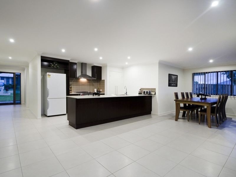 11 Seawind Road, Coomera Waters QLD 4209