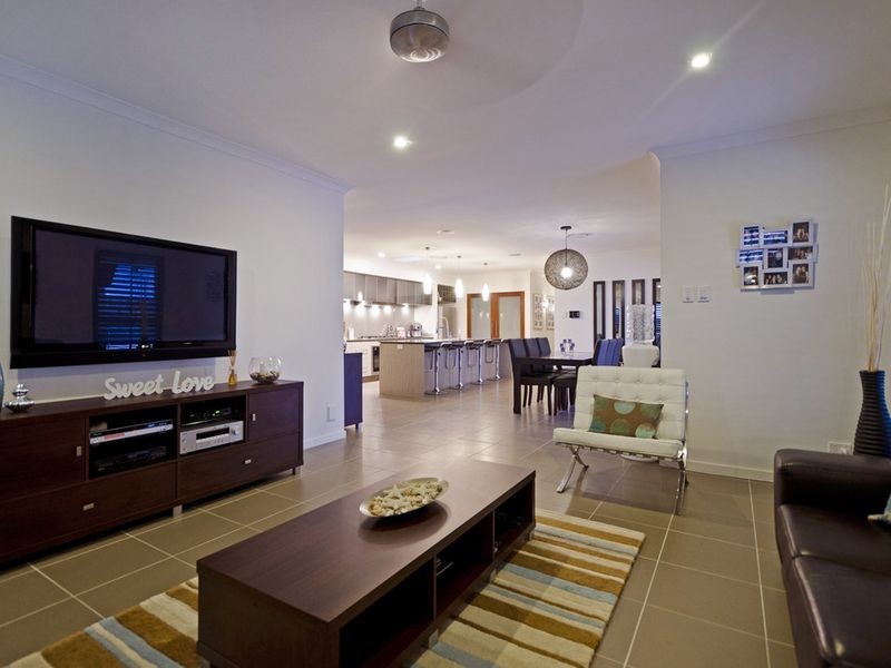 18 Greenview Drive, Upper Coomera QLD 4209