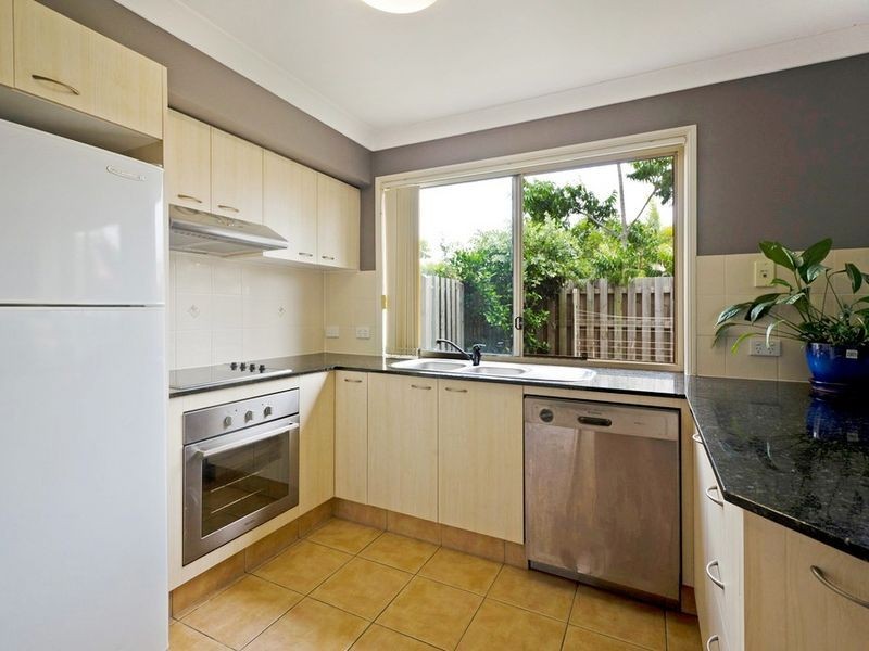 13/2 Bos Drive, Coomera QLD 4209