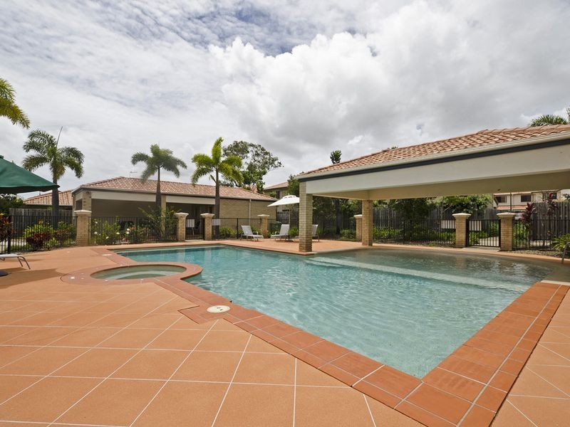 13/2 Bos Drive, Coomera QLD 4209