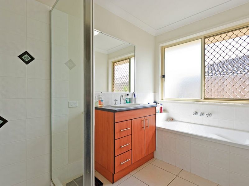16 Cranberrie Crescent, Pimpama QLD 4209