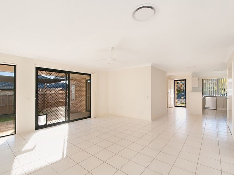 2/15 Cranberrie Crescent, Pimpama QLD 4209