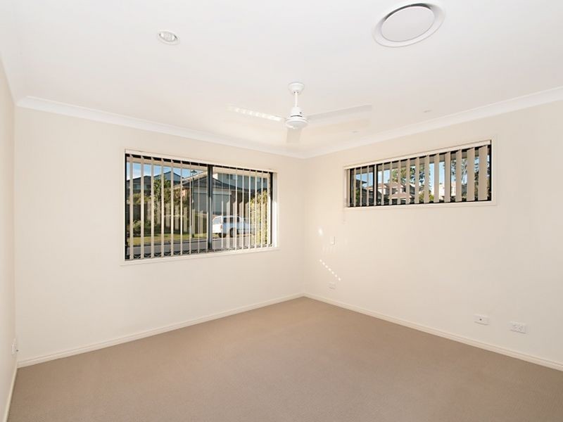 2/15 Cranberrie Crescent, Pimpama QLD 4209