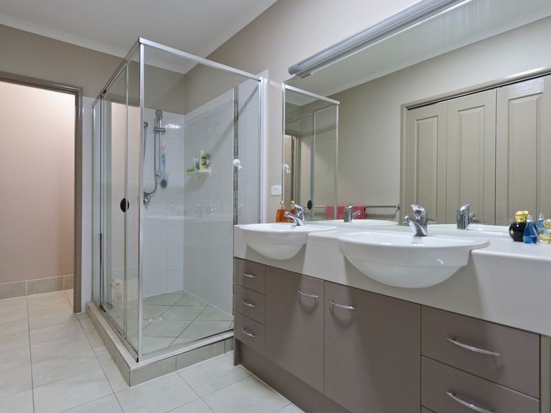 5 Berrimilla Lane, Coomera Waters QLD 4209