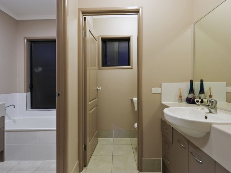 5 Berrimilla Lane, Coomera Waters QLD 4209