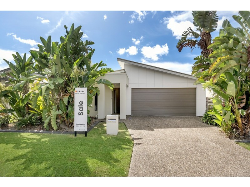 43 Azure Way, Hope Island QLD 4212