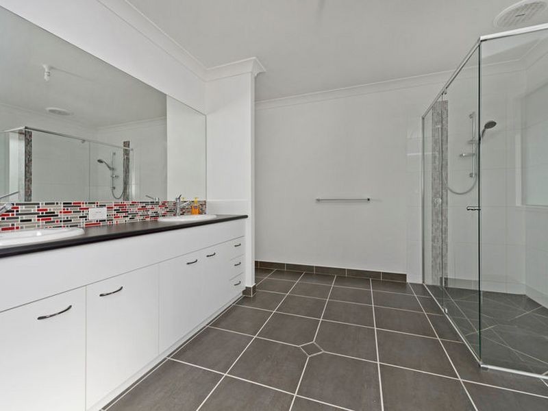 4 Greenview Drive, Upper Coomera QLD 4209