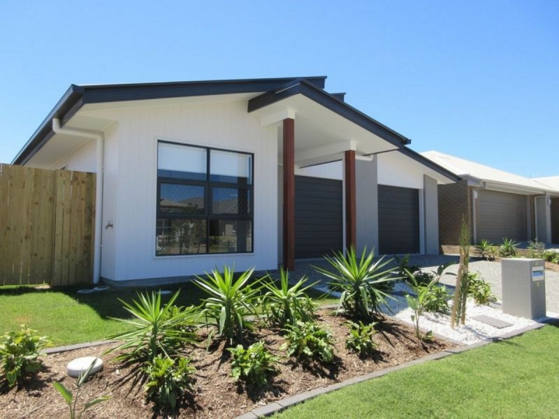 2/58 Milbrook Crescent, Pimpama QLD 4209