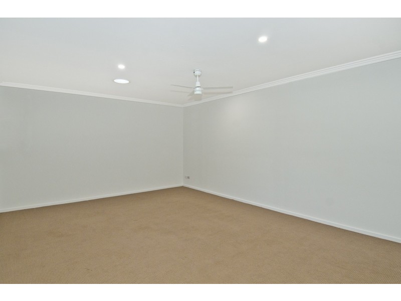 2/2 Strathburn Crescent, Ormeau QLD 4208