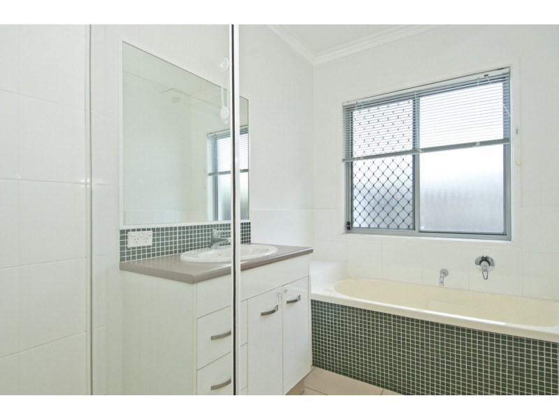 2/2 Strathburn Crescent, Ormeau QLD 4208